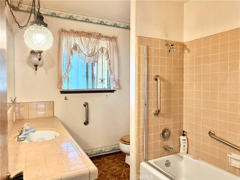4934 E Floradora, Fresno, CA 93727