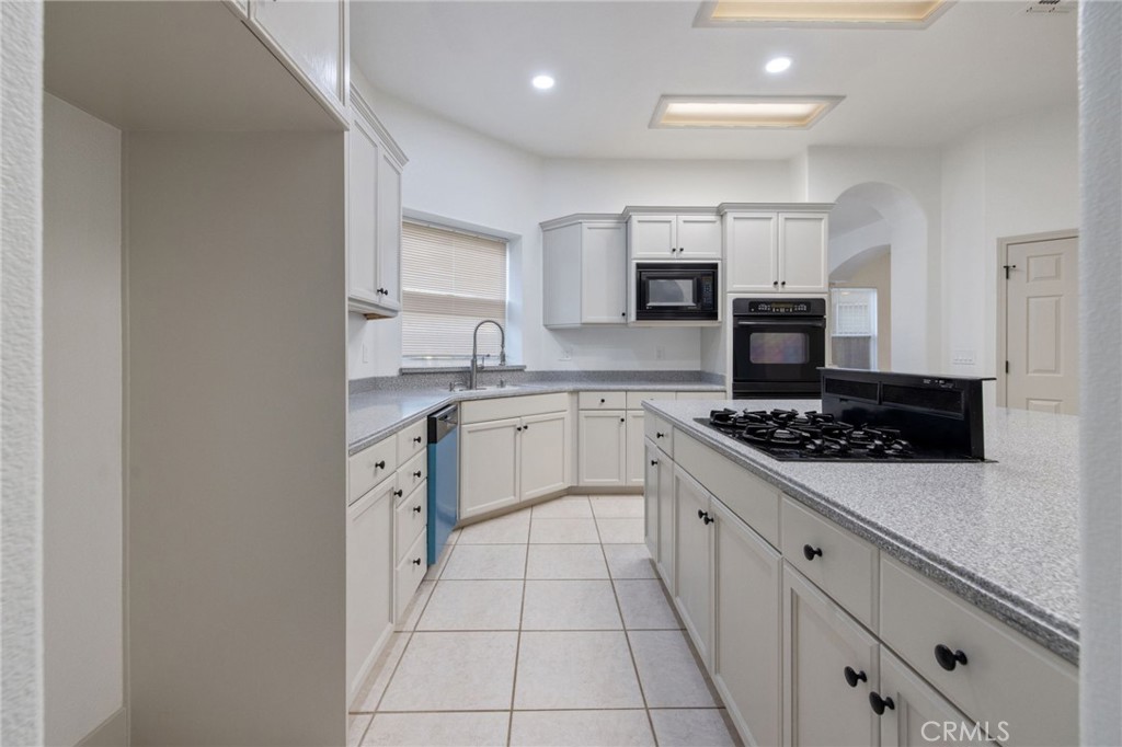 938 Ruby Way, Livingston, CA 95334