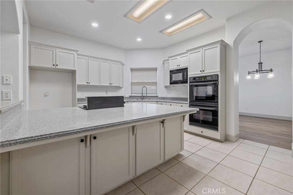 938 Ruby Way, Livingston, CA 95334