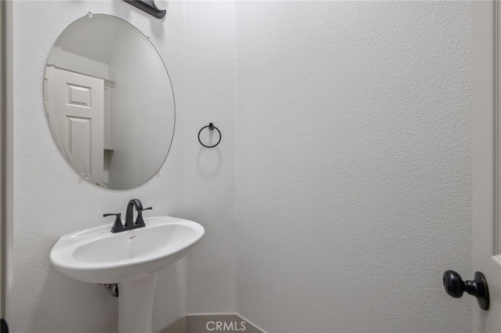 938 Ruby Way, Livingston, CA 95334