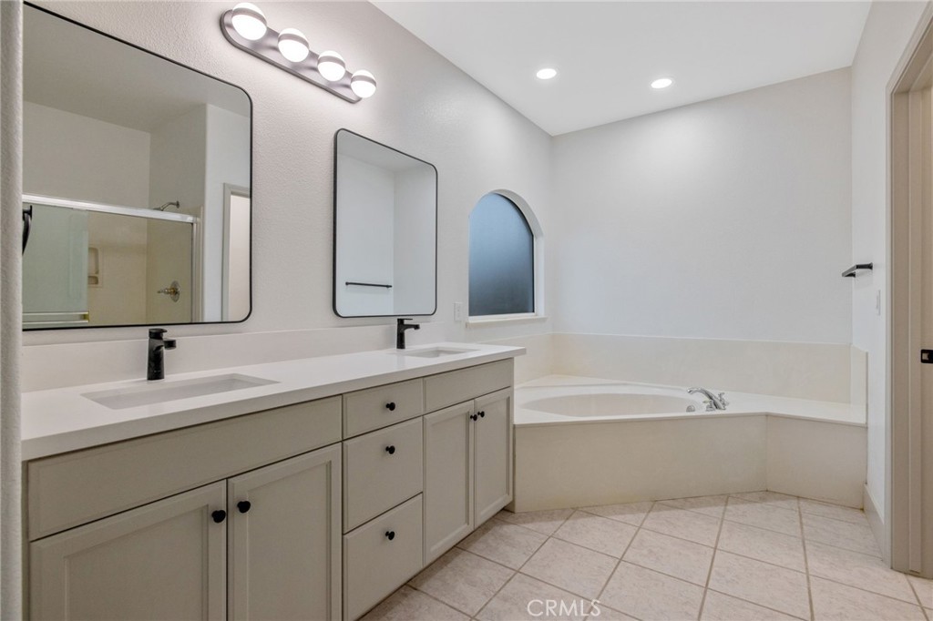 938 Ruby Way, Livingston, CA 95334