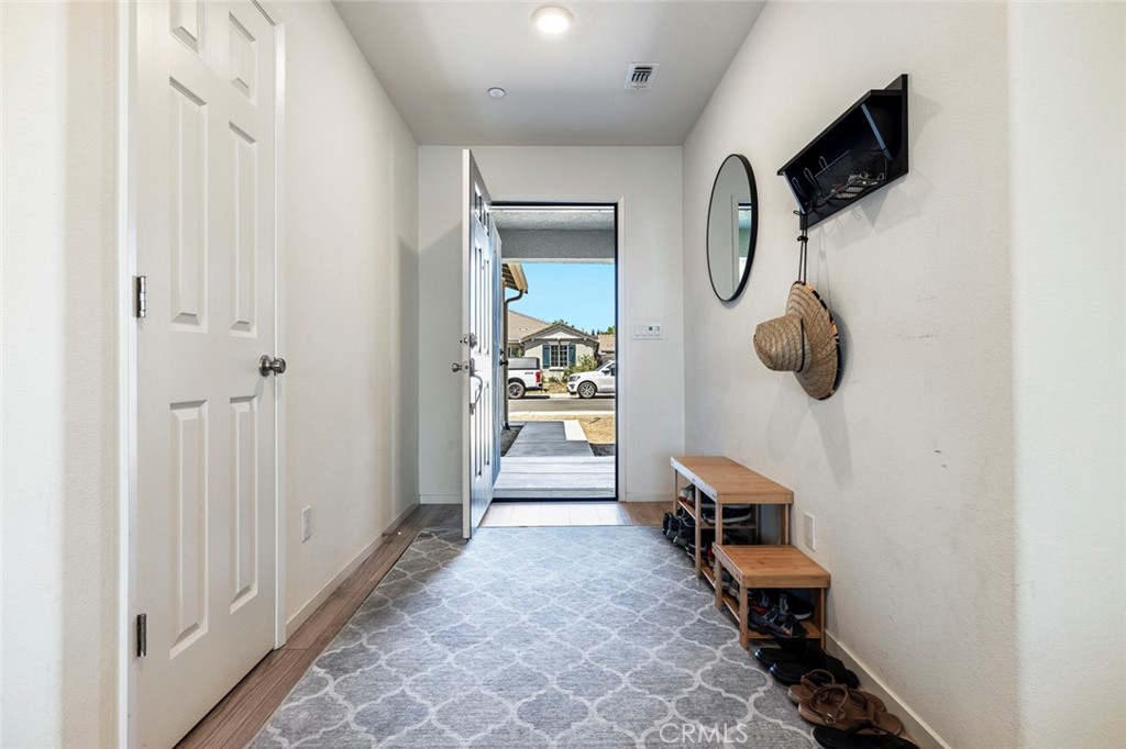 2136 N Redda Rd, Fresno, CA 93737