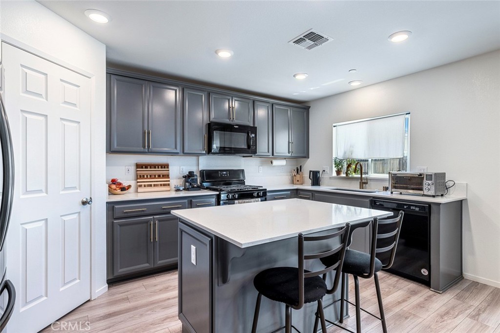 2136 N Redda Rd, Fresno, CA 93737