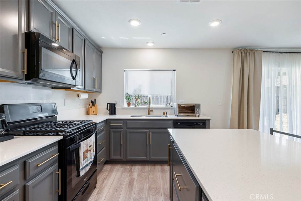 2136 N Redda Rd, Fresno, CA 93737