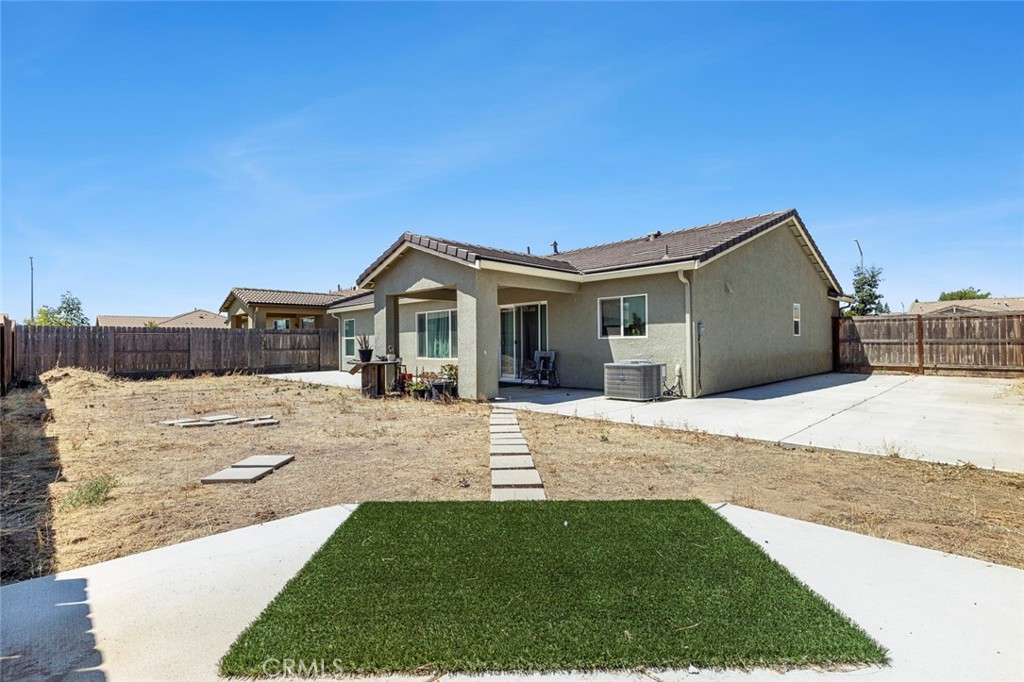 2136 N Redda Rd, Fresno, CA 93737