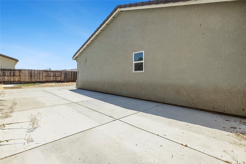 2136 N Redda Rd, Fresno, CA 93737