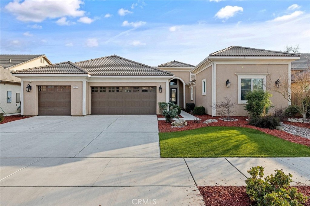 6545 W Wren, Visalia, CA 93291