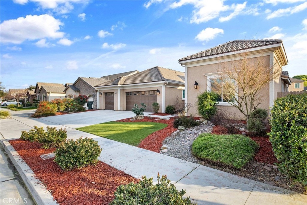6545 W Wren, Visalia, CA 93291