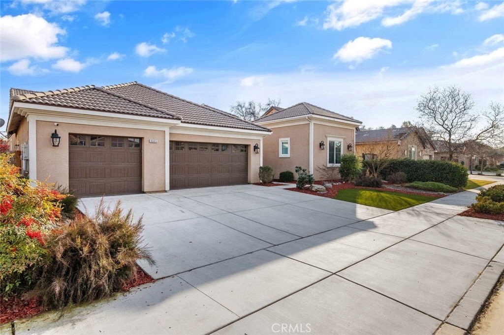 6545 W Wren, Visalia, CA 93291