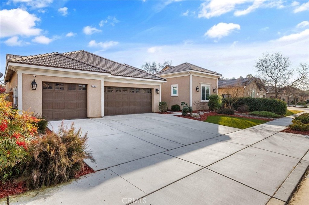 6545 W Wren, Visalia, CA 93291