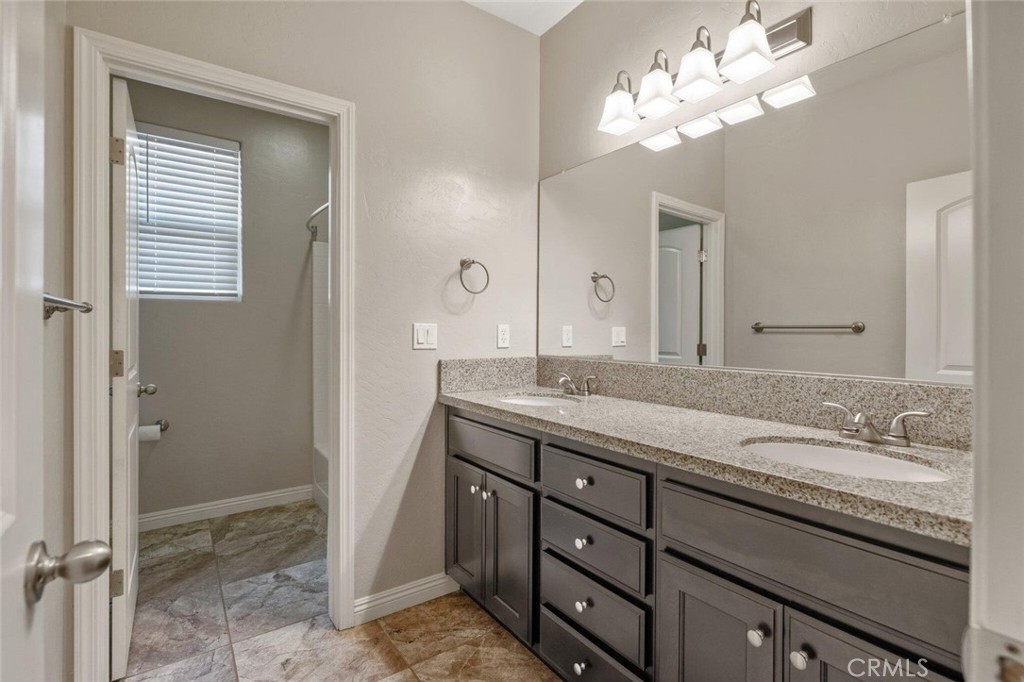 6545 W Wren, Visalia, CA 93291