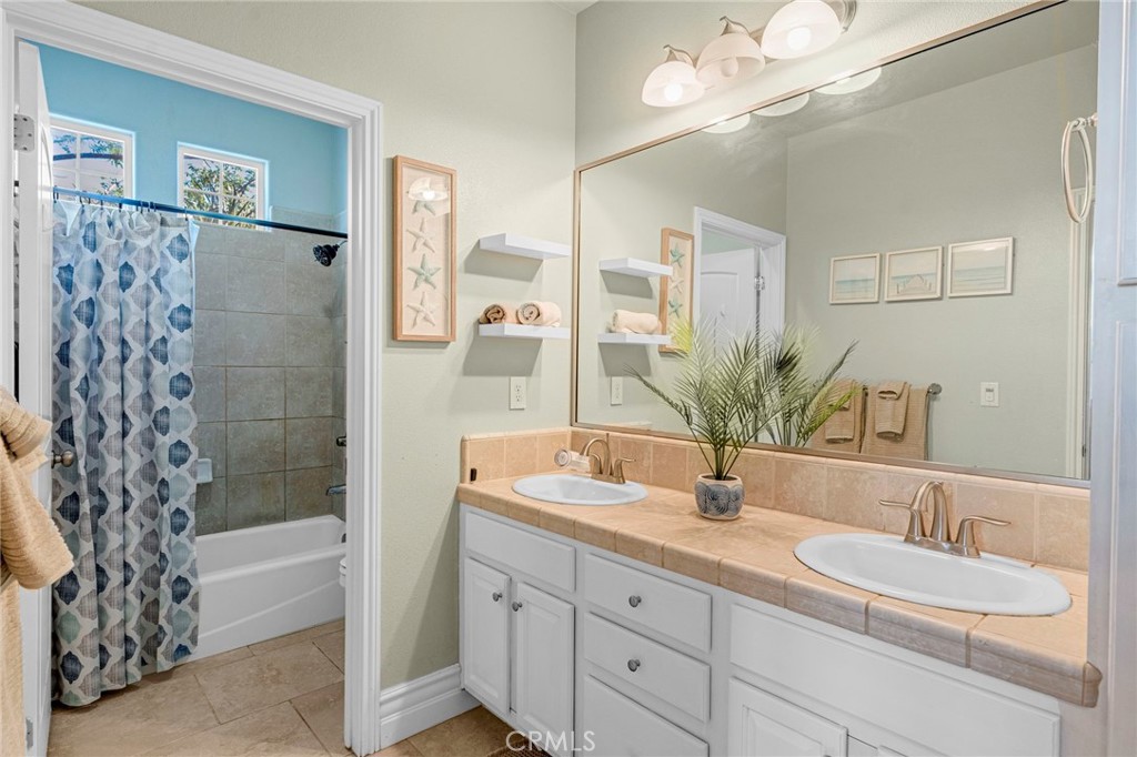 3101 Finchwood, Clovis, CA 93619