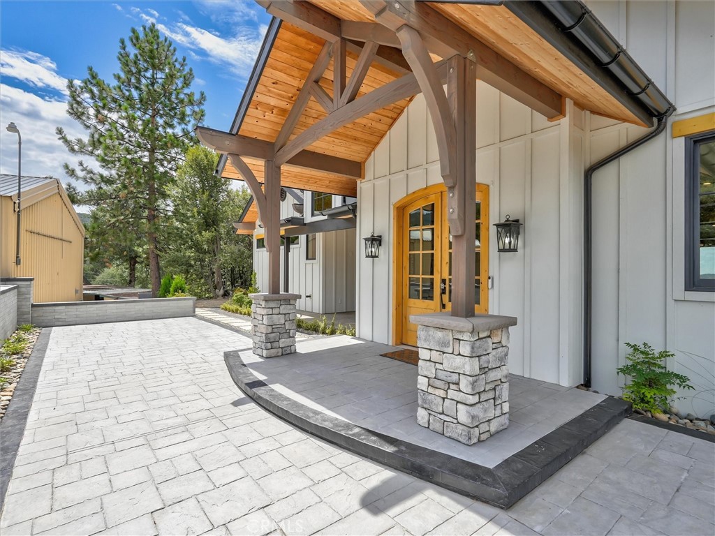 51291 Buckskin Ln, Oakhurst, CA 93644