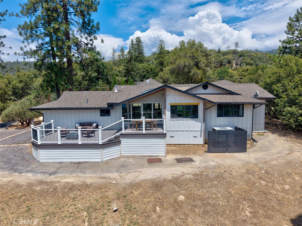 51291 Buckskin Ln, Oakhurst, CA 93644