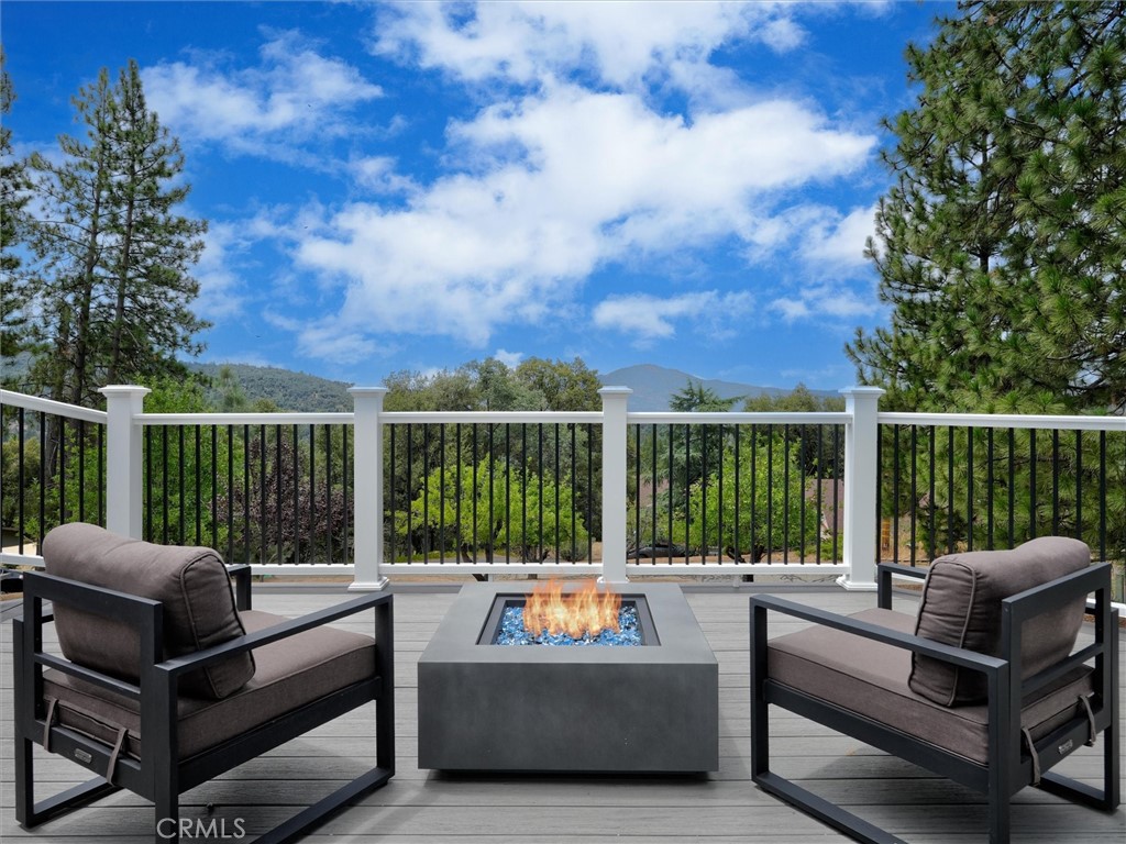 51291 Buckskin Ln, Oakhurst, CA 93644