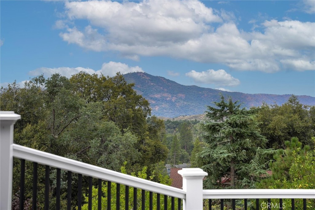51291 Buckskin Ln, Oakhurst, CA 93644