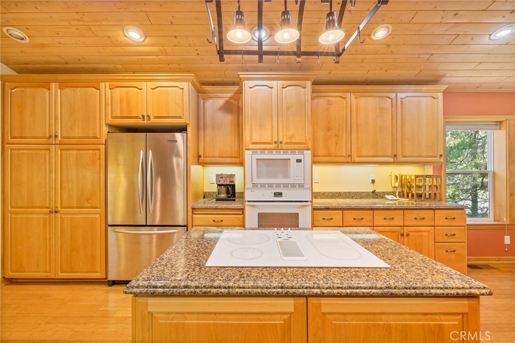 39964 N Cedar Vista, Bass Lake, CA 93644