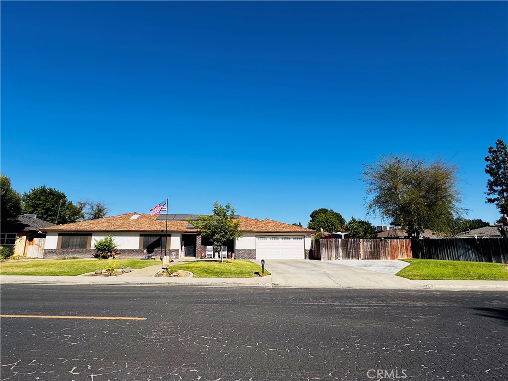 2560 Chestnut, Hanford, CA 93230