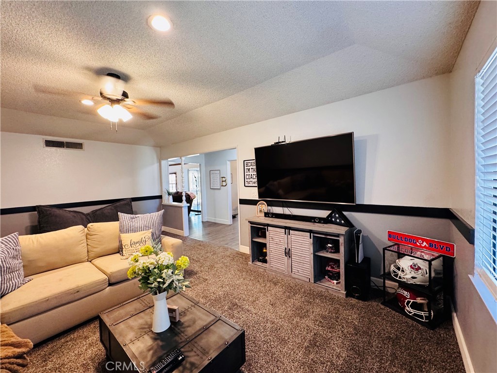 2560 Chestnut, Hanford, CA 93230