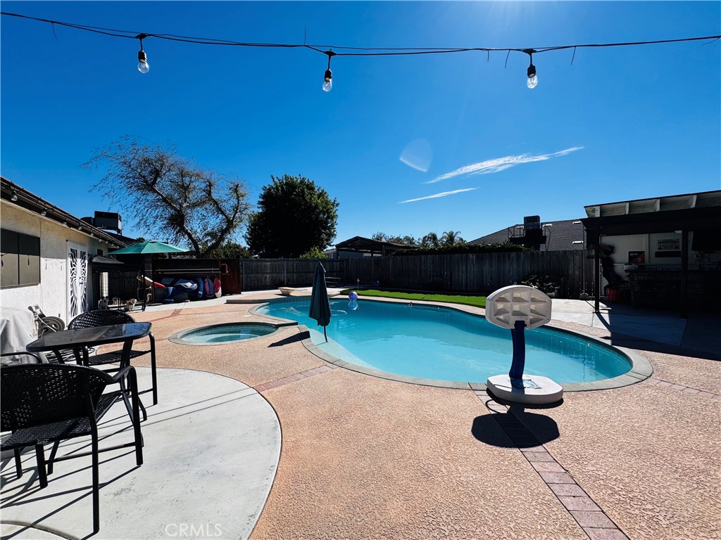2560 Chestnut, Hanford, CA 93230