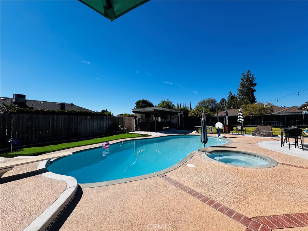 2560 Chestnut, Hanford, CA 93230