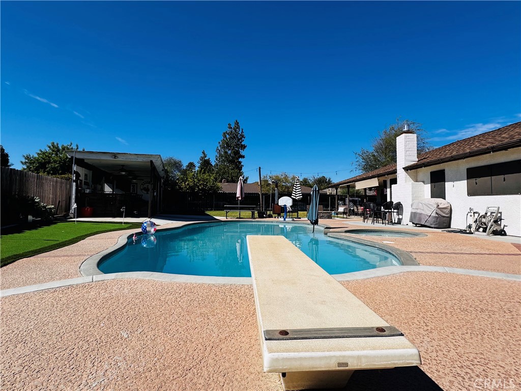 2560 Chestnut, Hanford, CA 93230