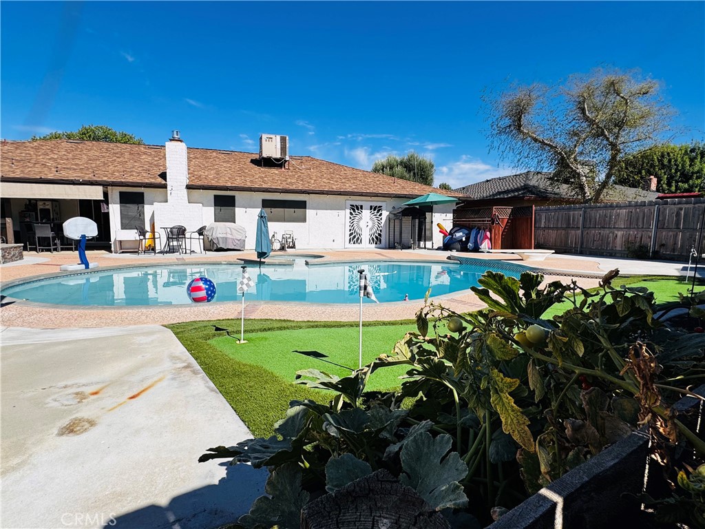 2560 Chestnut, Hanford, CA 93230