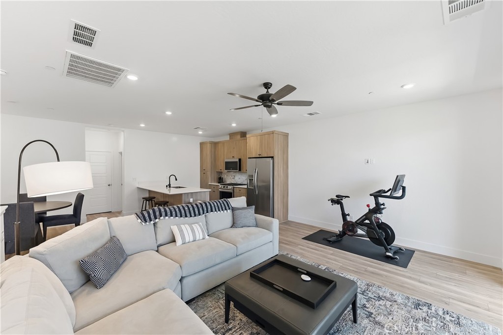 579 N Adler, Clovis, CA 93611