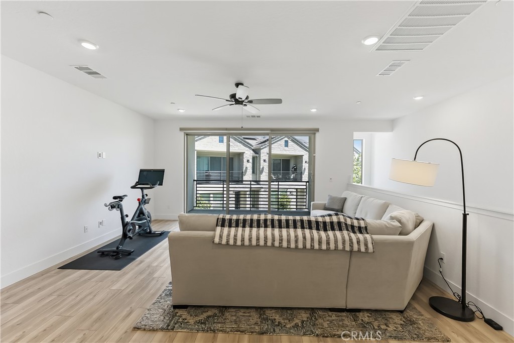579 N Adler, Clovis, CA 93611