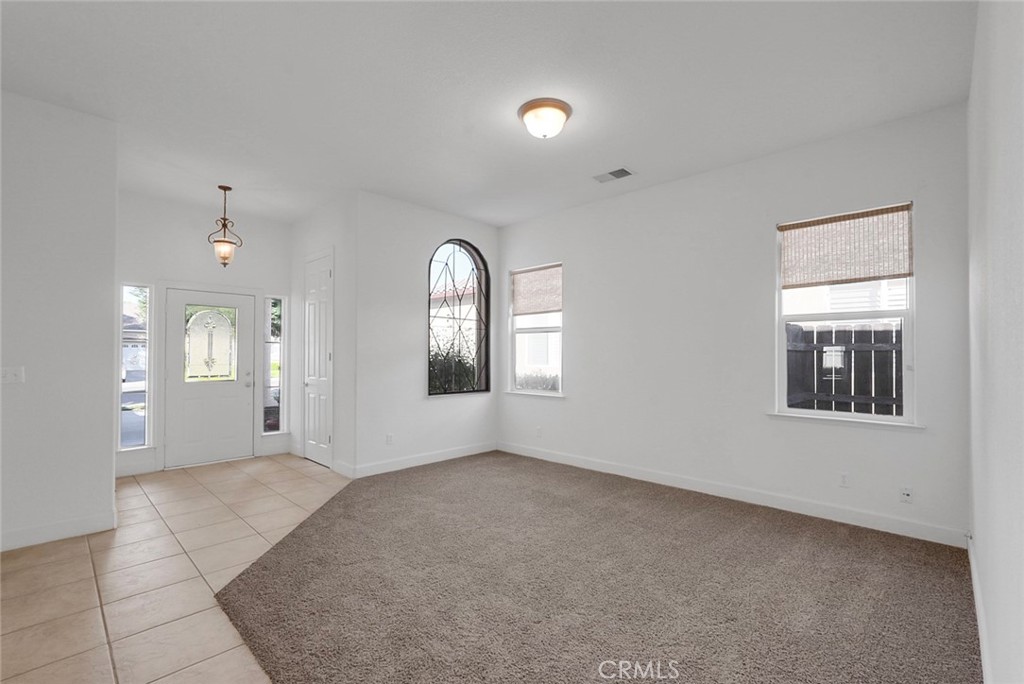 9514 N Larkspur Ave, Fresno, CA 93720