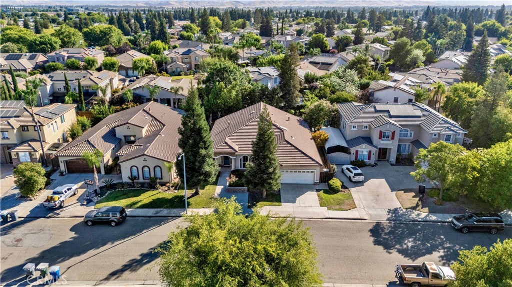9514 N Larkspur Ave, Fresno, CA 93720