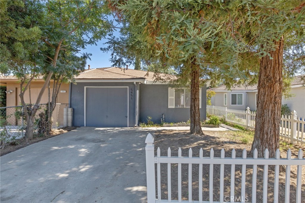 5451 W Santa Ana Ave, Fresno, CA 93722