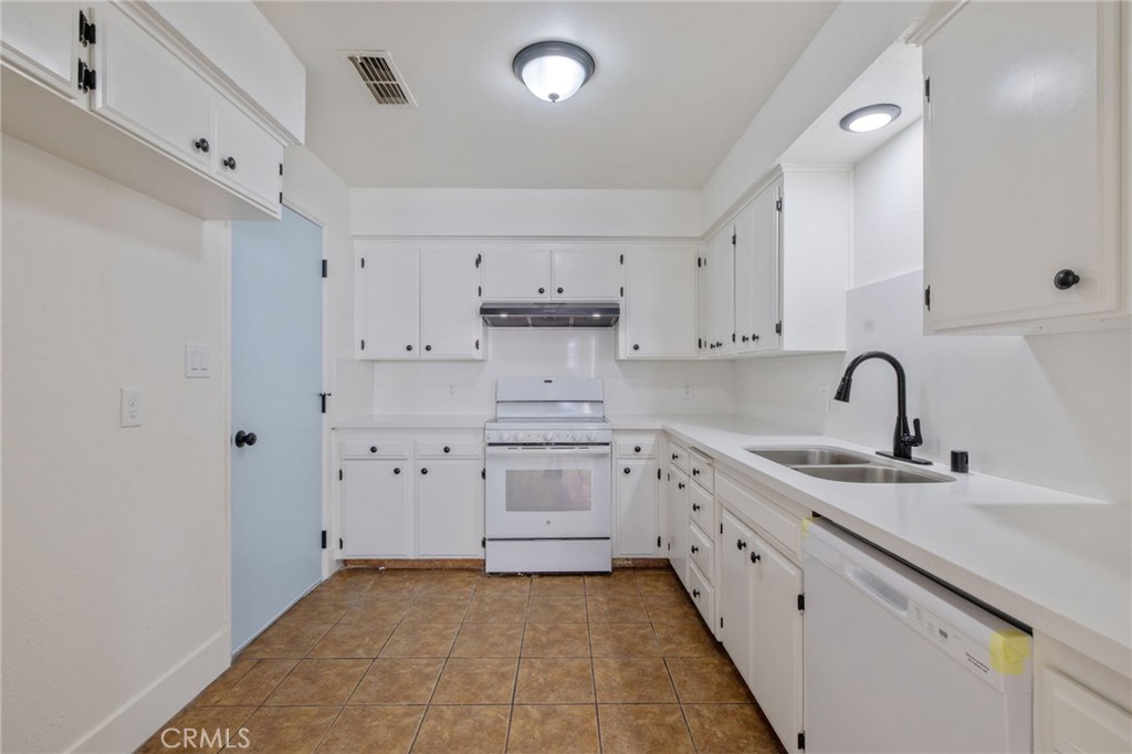 5451 W Santa Ana Ave, Fresno, CA 93722