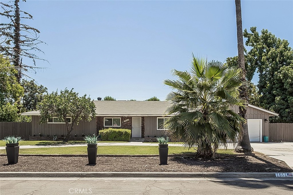1551 E Almendra, Fresno, CA 93710