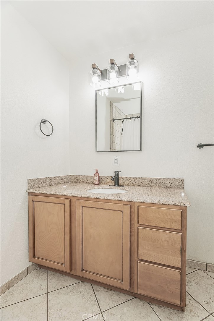 1551 E Almendra, Fresno, CA 93710