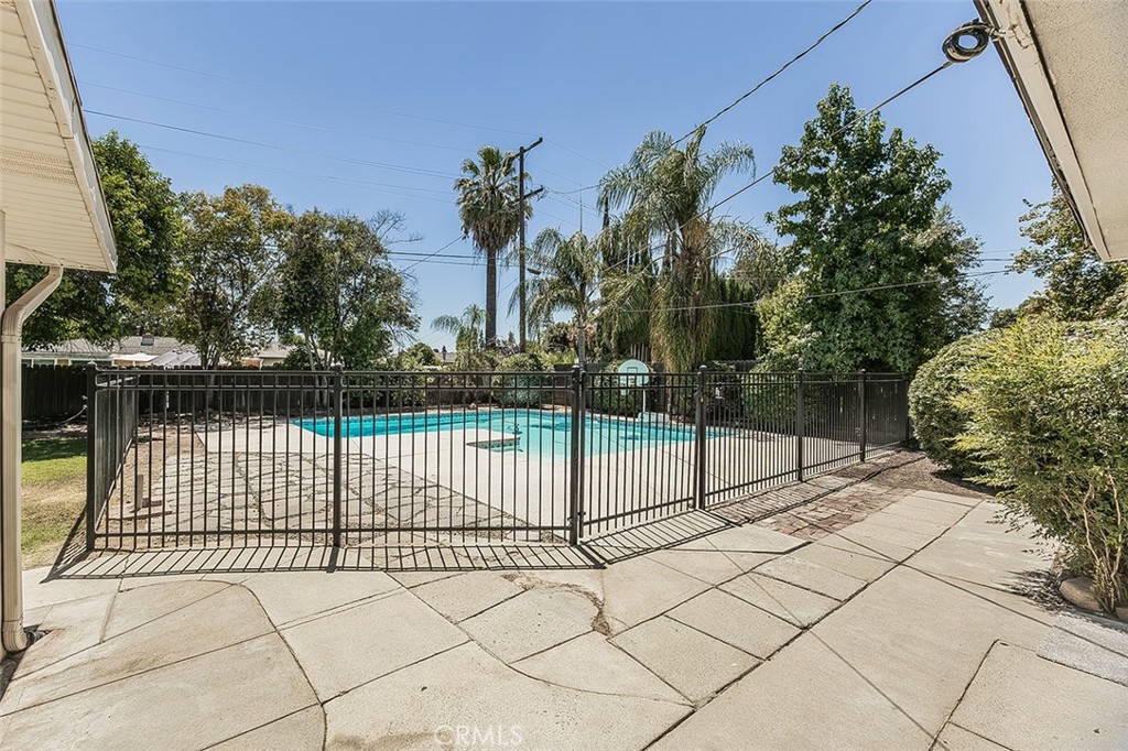 1551 E Almendra, Fresno, CA 93710