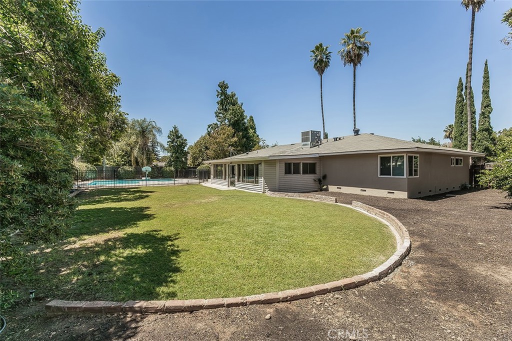 1551 E Almendra, Fresno, CA 93710