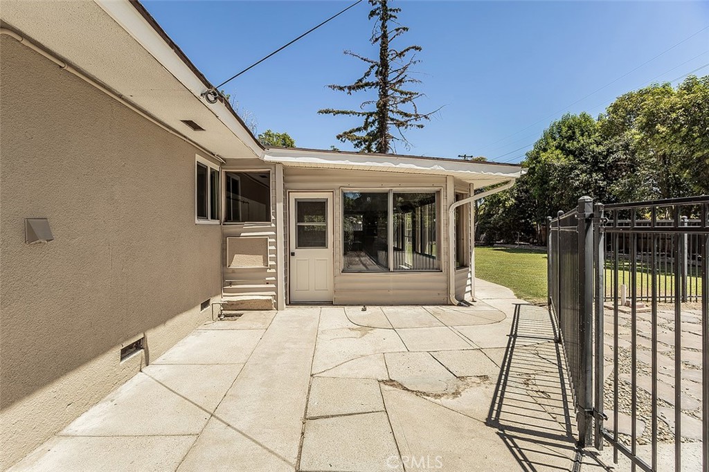 1551 E Almendra, Fresno, CA 93710