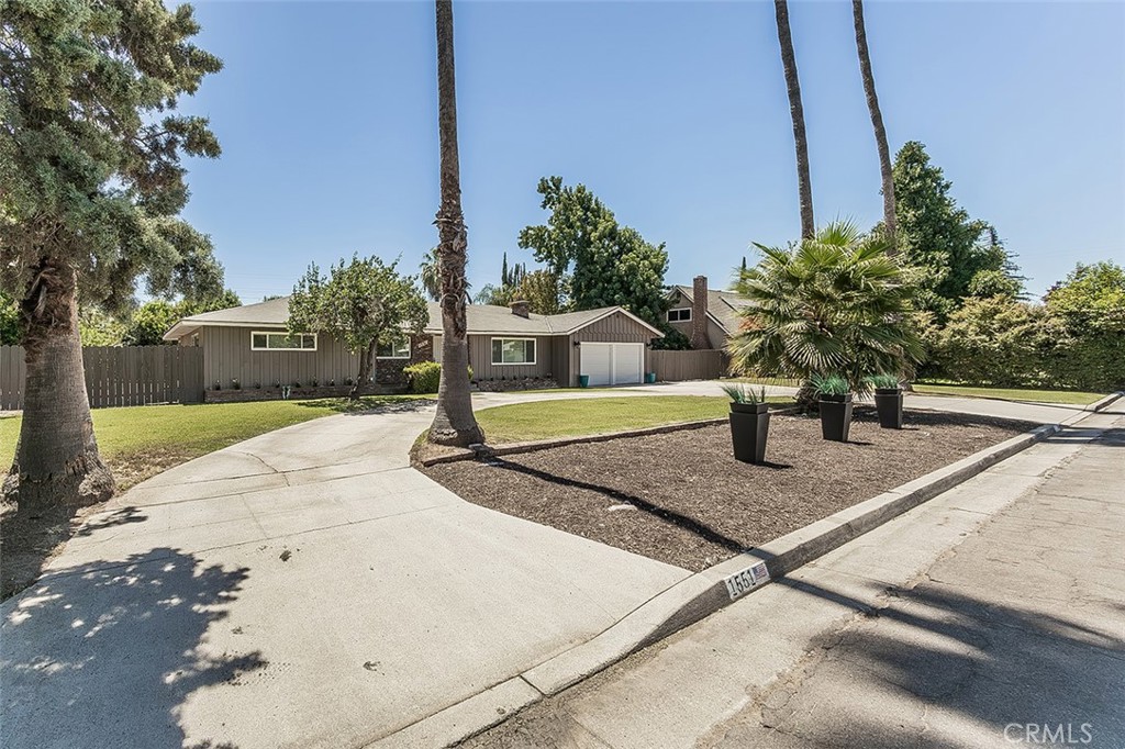 1551 E Almendra, Fresno, CA 93710