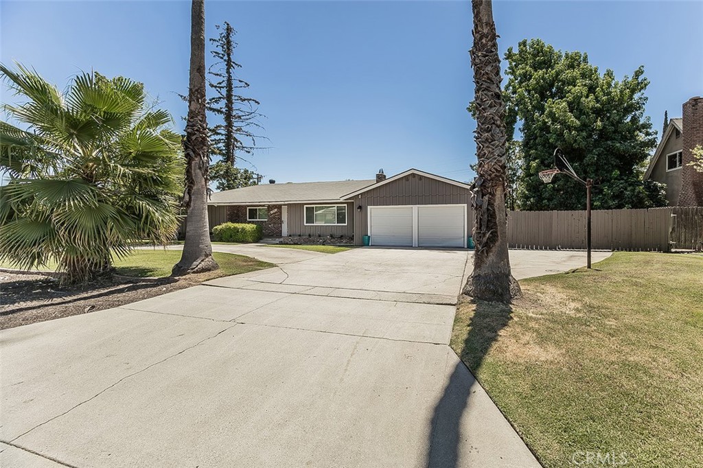 1551 E Almendra, Fresno, CA 93710