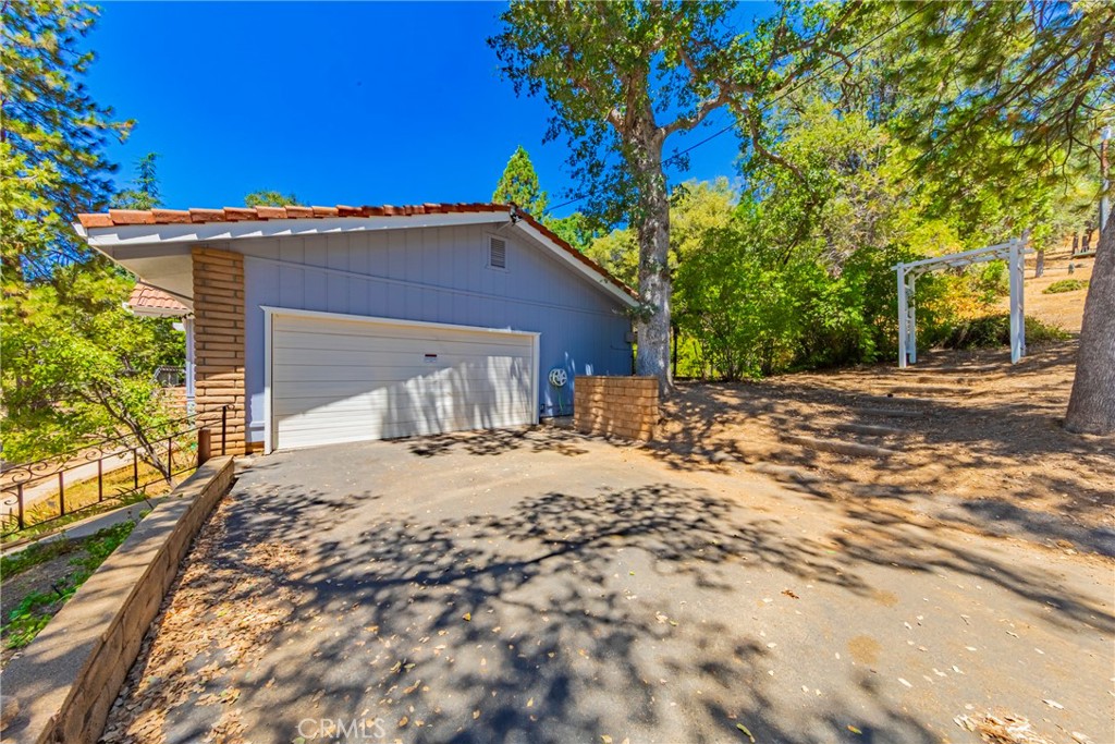 42395 Maples Ln, Oakhurst, CA 93644