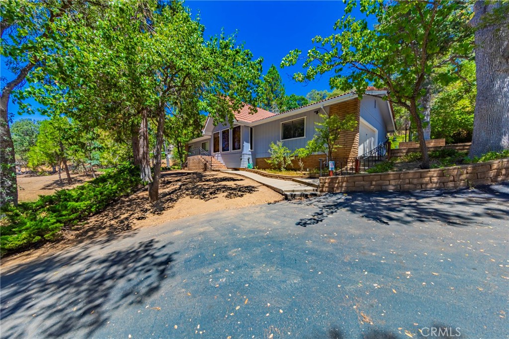 42395 Maples Ln, Oakhurst, CA 93644