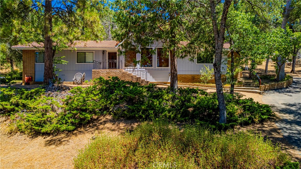 42395 Maples Ln, Oakhurst, CA 93644
