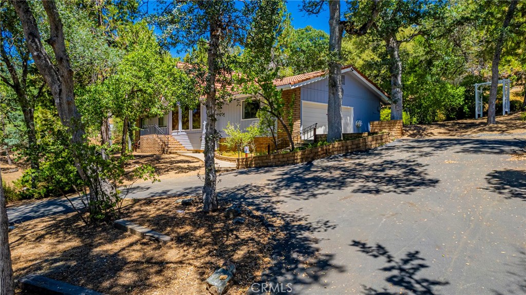42395 Maples Ln, Oakhurst, CA 93644
