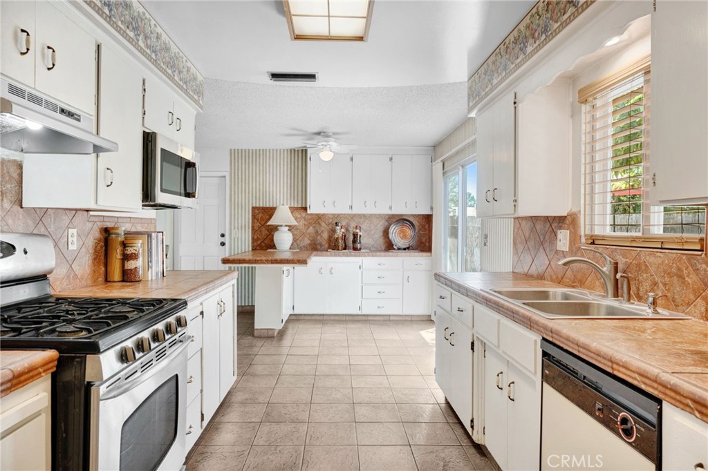 404 Fall, Madera, CA 93637