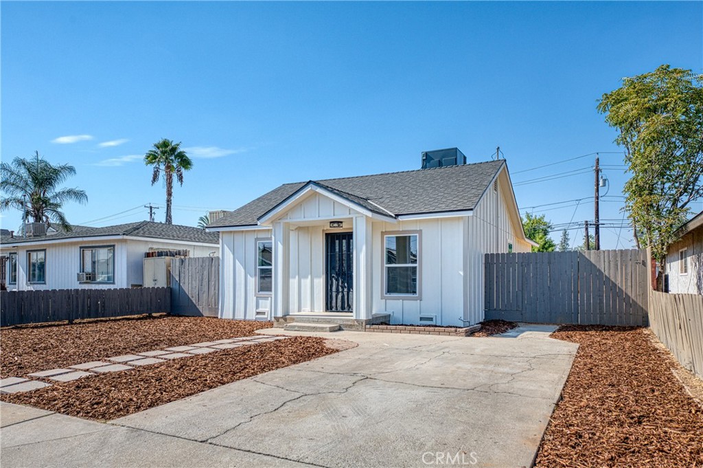 1651 5th St, Clovis, CA 93611