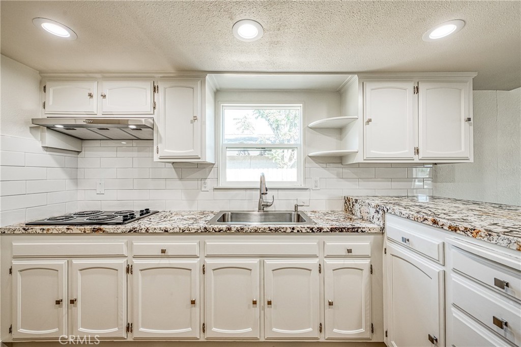 1651 5th St, Clovis, CA 93611