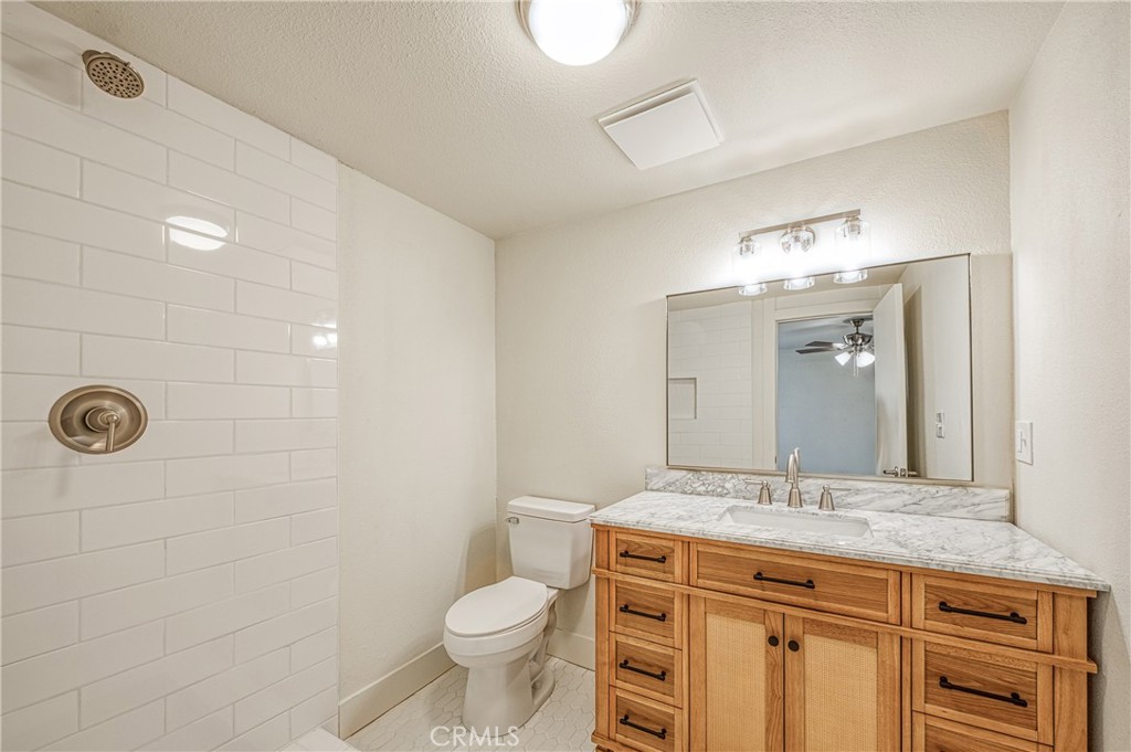 1651 5th St, Clovis, CA 93611