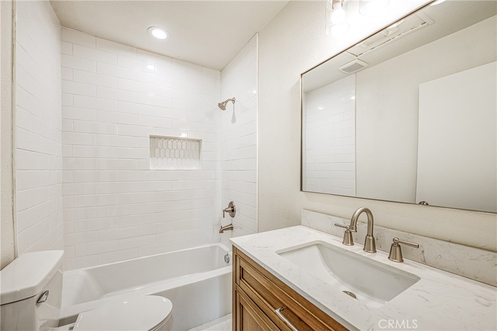1651 5th St, Clovis, CA 93611