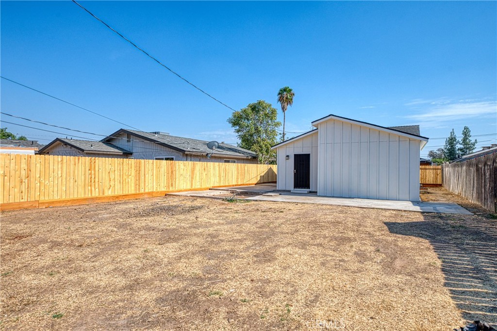 1651 5th St, Clovis, CA 93611